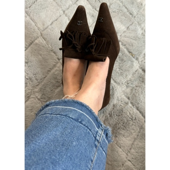 Chanel CC Fringed Suede Pumps EU 38 US 7.5 Brown Mocha Chocolate Kitten Heel - Picture 2 of 16